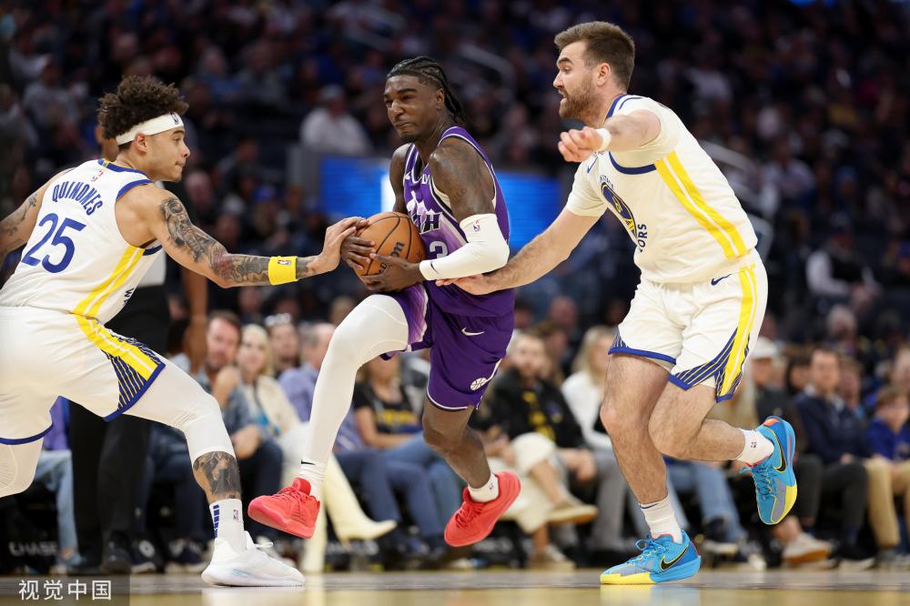 [天下足球]克瓦拉茨赫利亚加盟 巴黎迎来新7号.