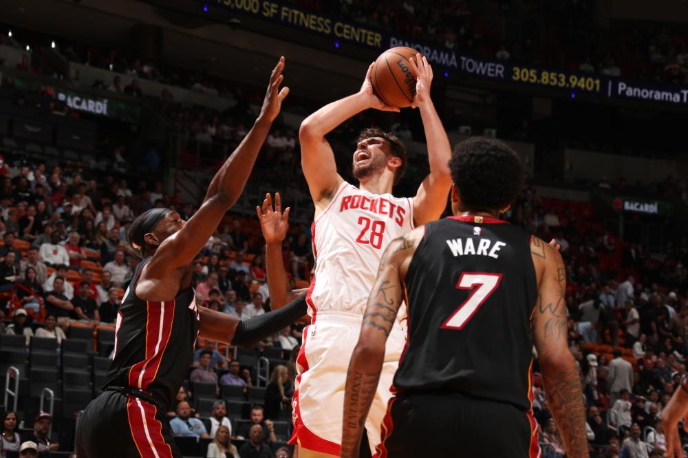 [天下足球]克瓦拉茨赫利亚加盟 巴黎迎来新7号.