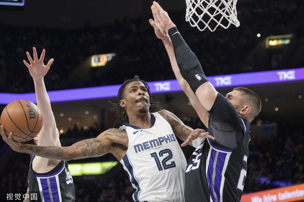 [图]库里伤退巴特勒三双送关键封盖 勇士险胜猛龙.