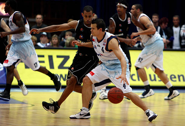 仍显捉襟见 仍显捉襟见